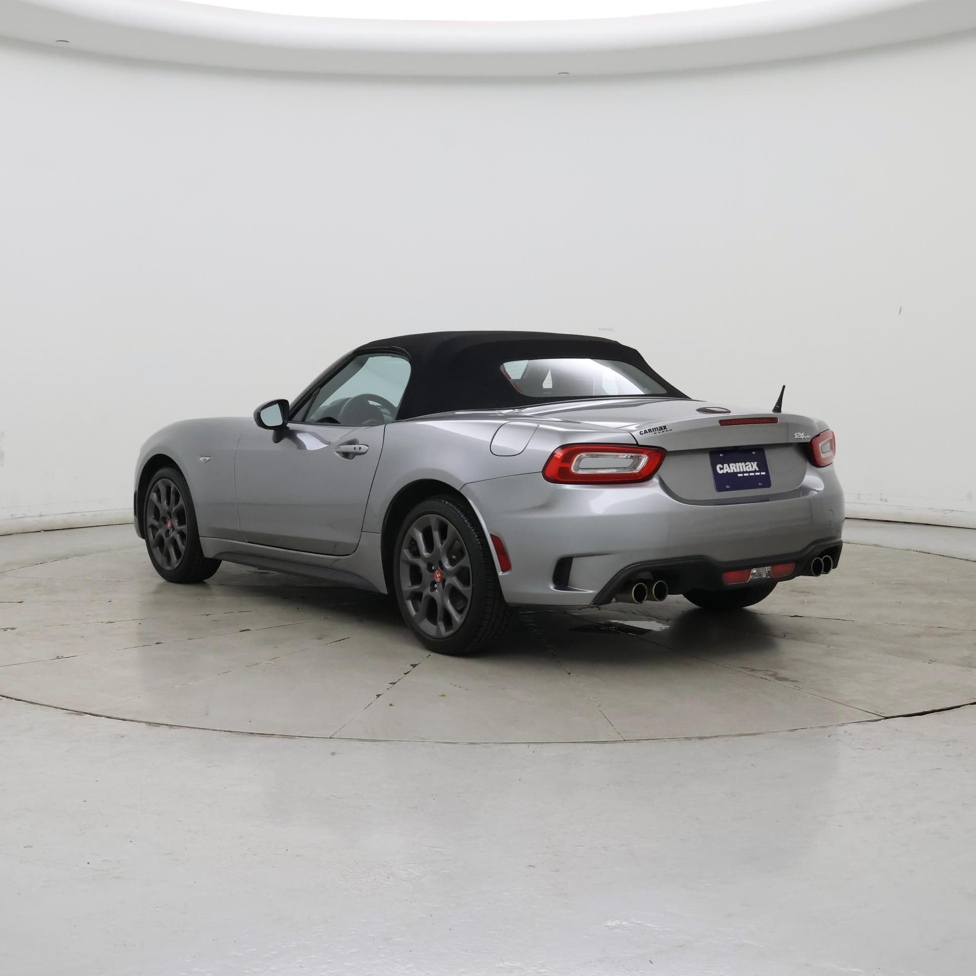 Thumbnail: 2017 Fiat 124 Spider - 2