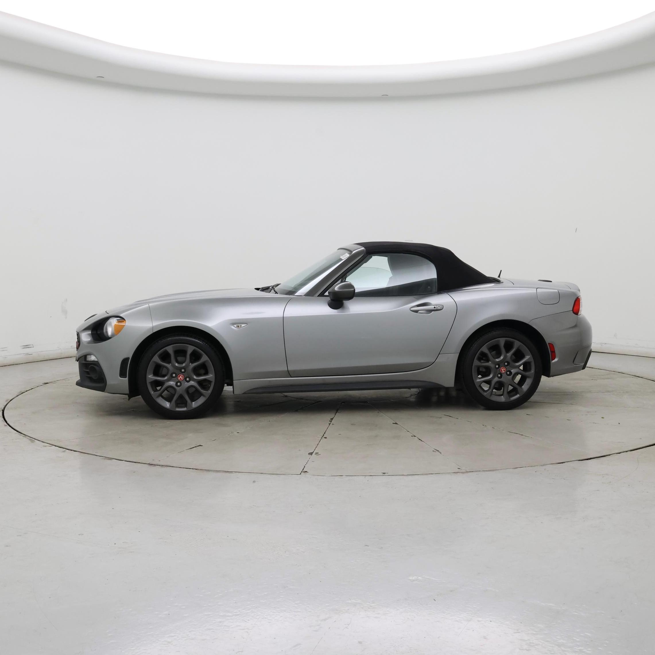 Thumbnail: 2017 Fiat 124 Spider - 3