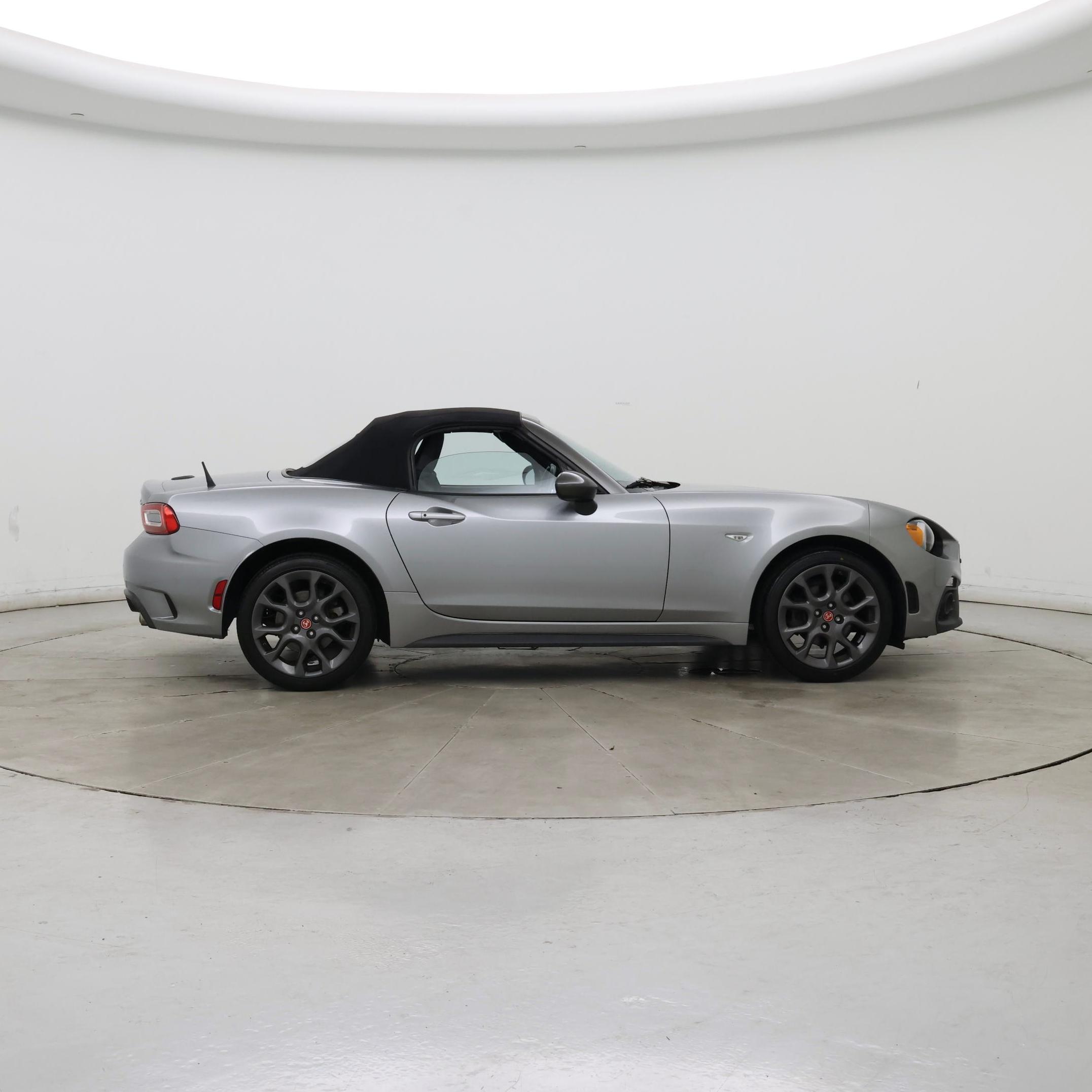 Thumbnail: 2017 Fiat 124 Spider - 7