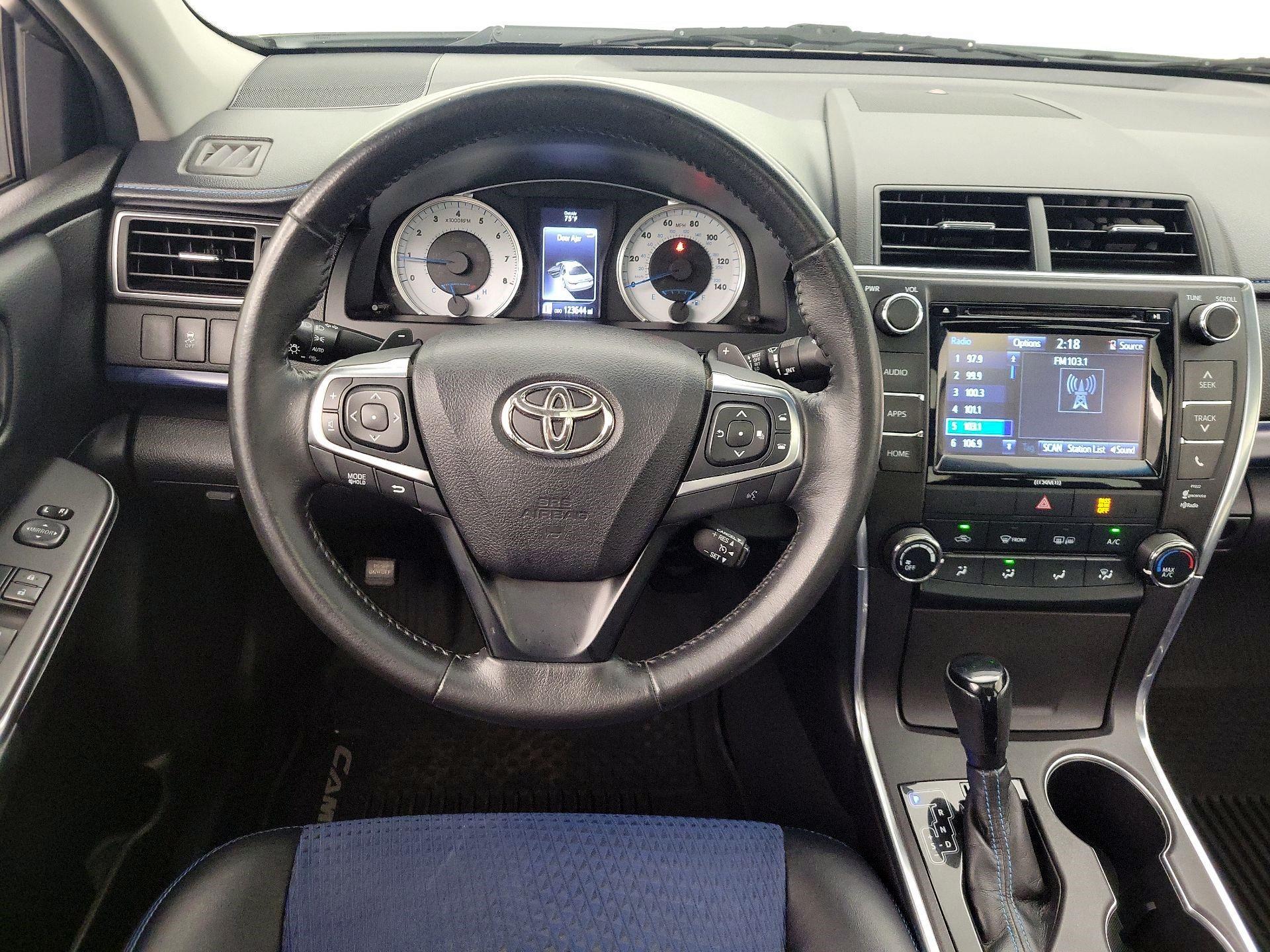 Thumbnail: 2016 Toyota Camry - 10
