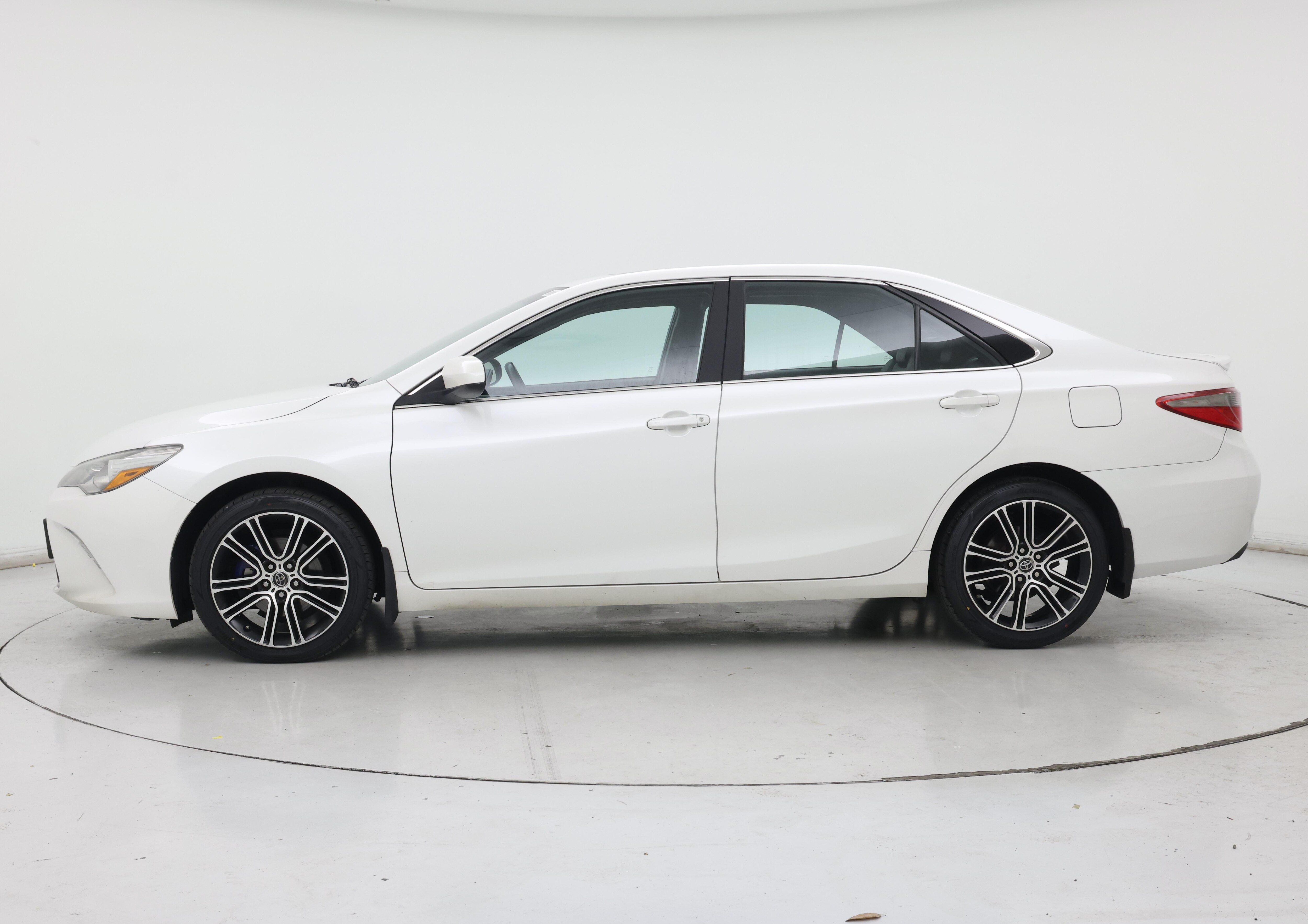 Thumbnail: 2016 Toyota Camry - 3