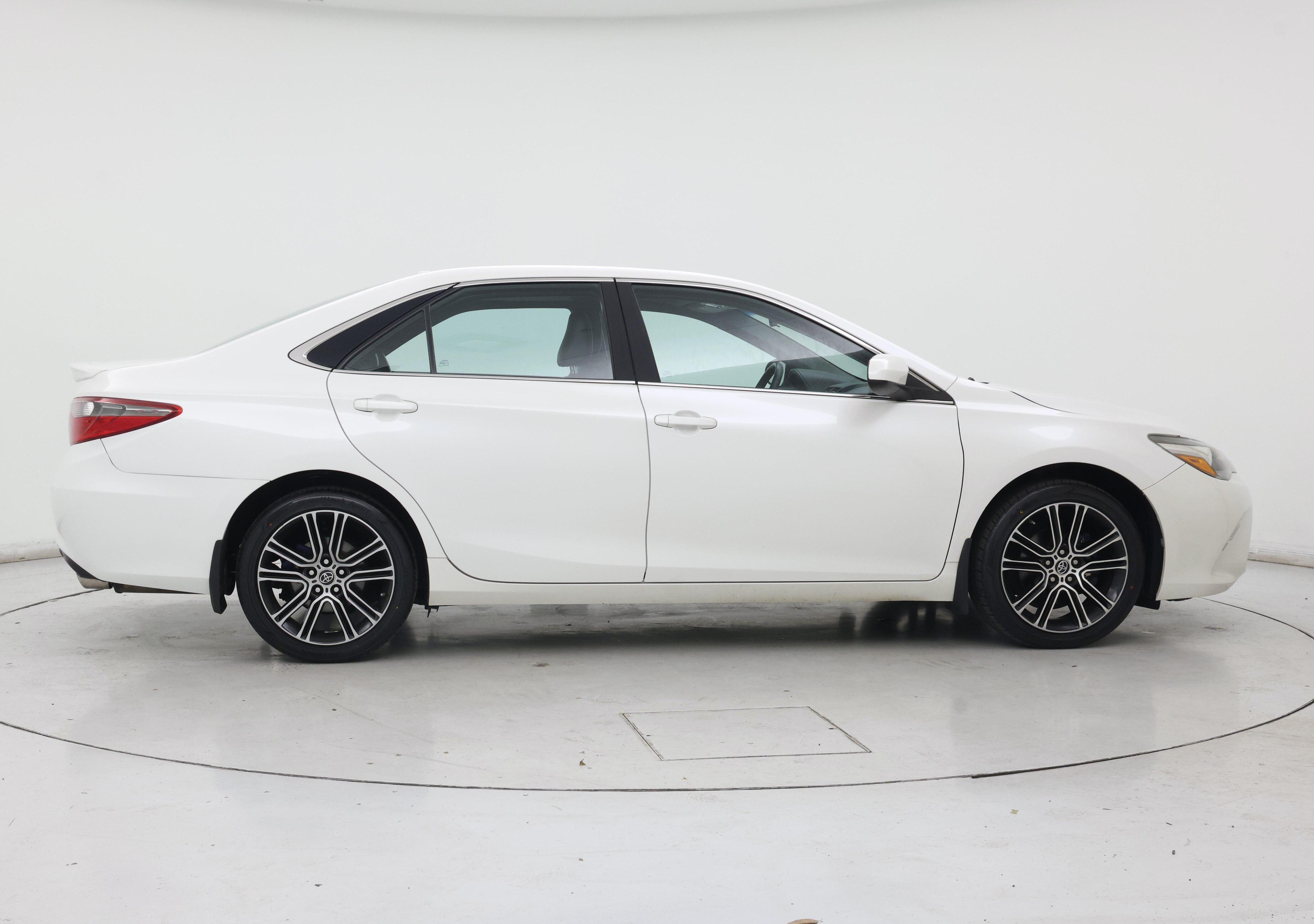 Thumbnail: 2016 Toyota Camry - 7