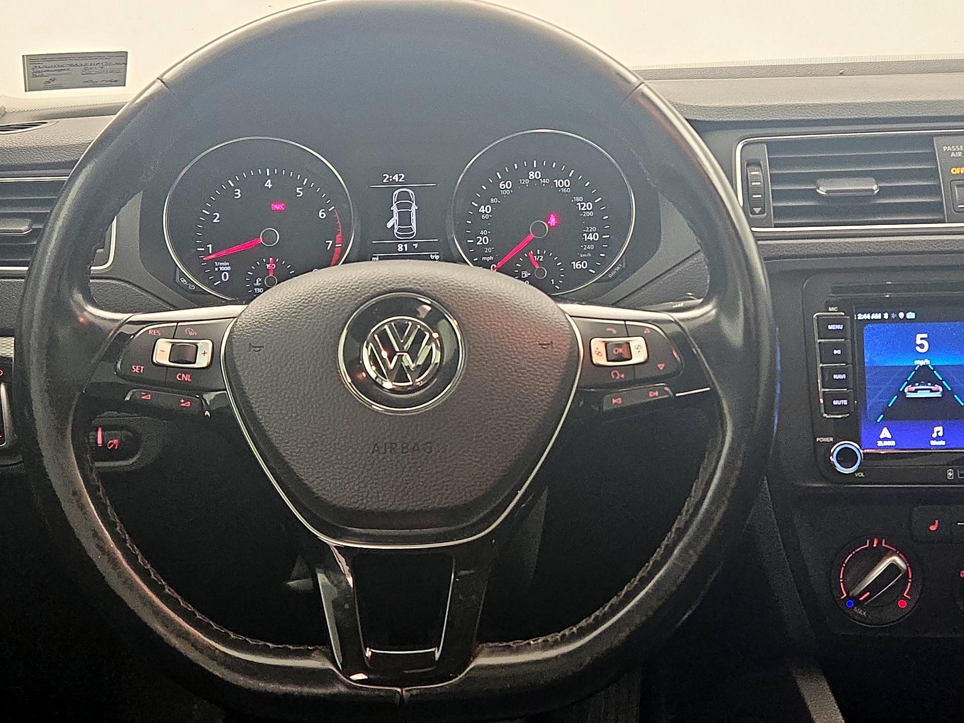 Thumbnail: 2017 Volkswagen Jetta - 10
