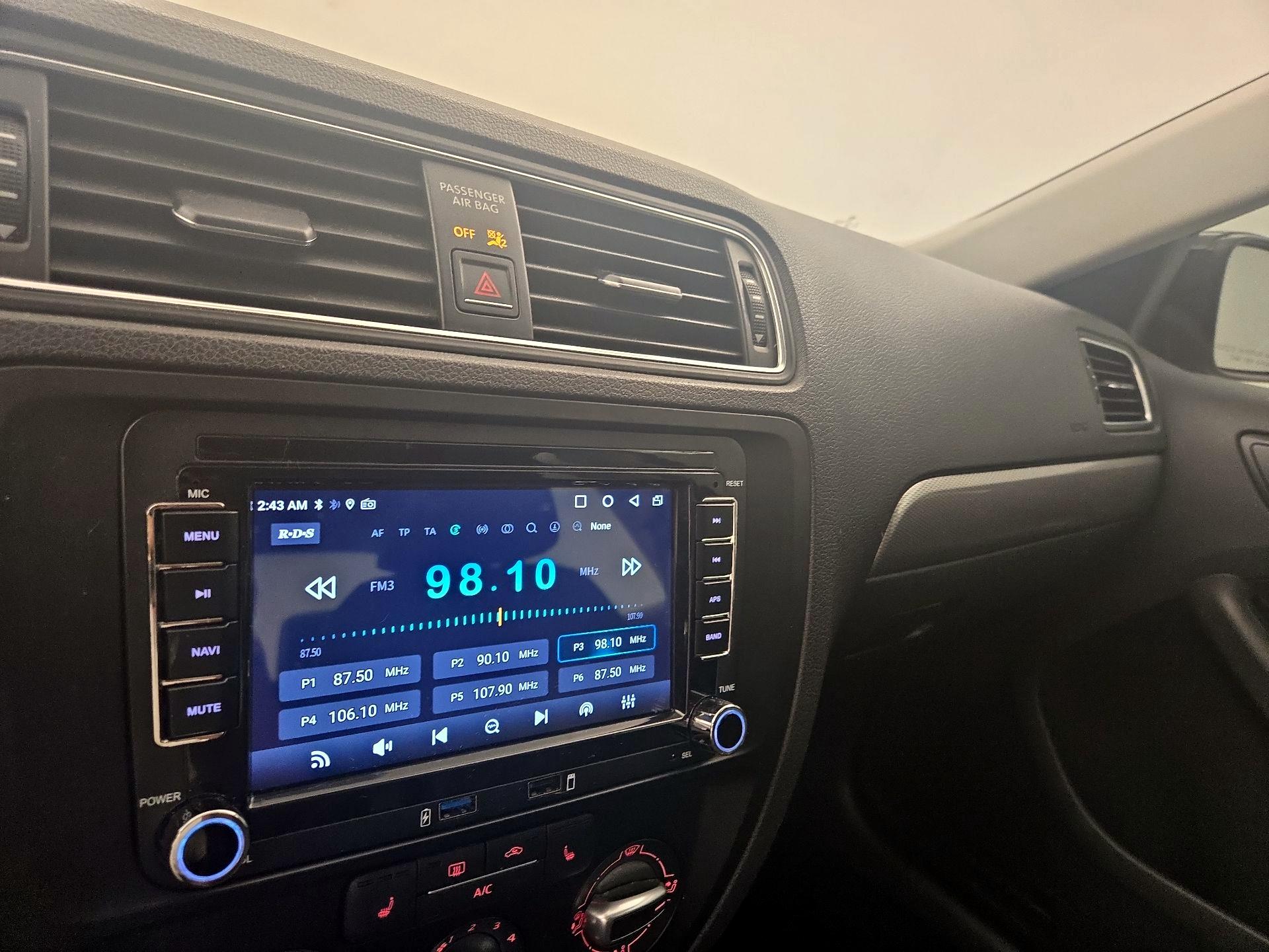 Thumbnail: 2017 Volkswagen Jetta - 15