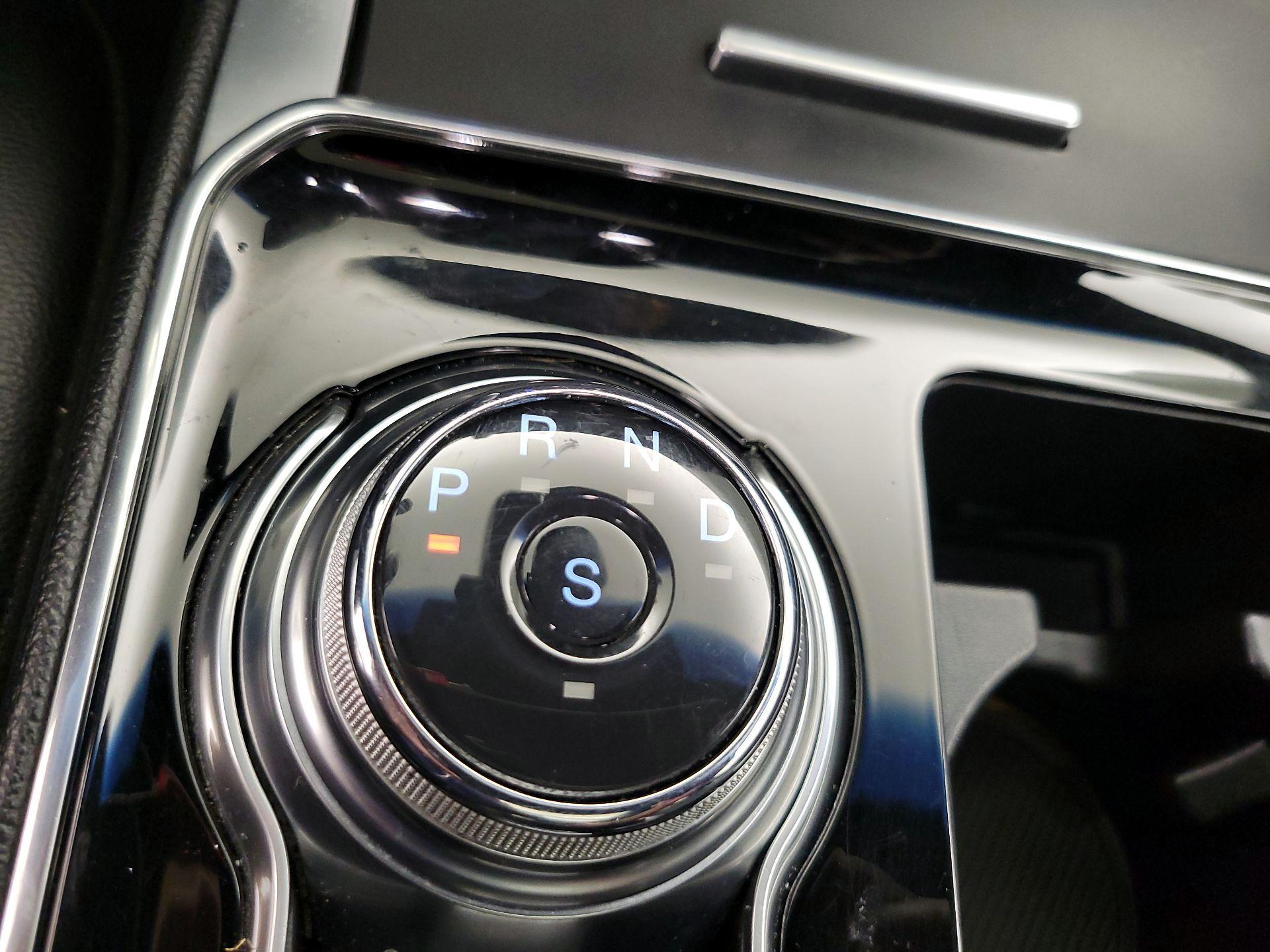 Thumbnail: 2019 Ford Edge - 18