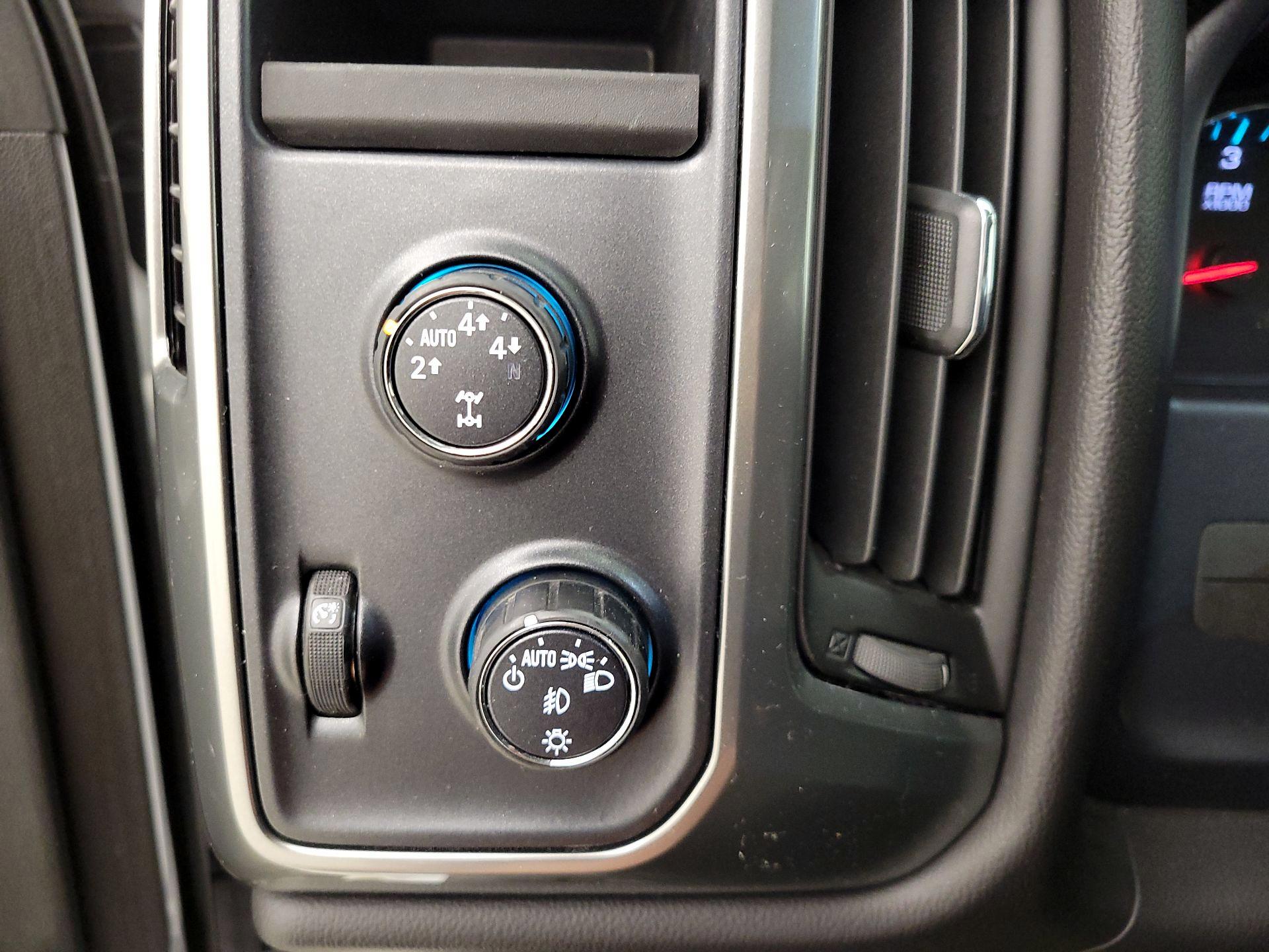 Thumbnail: 2016 Chevrolet Silverado 1500 - 13