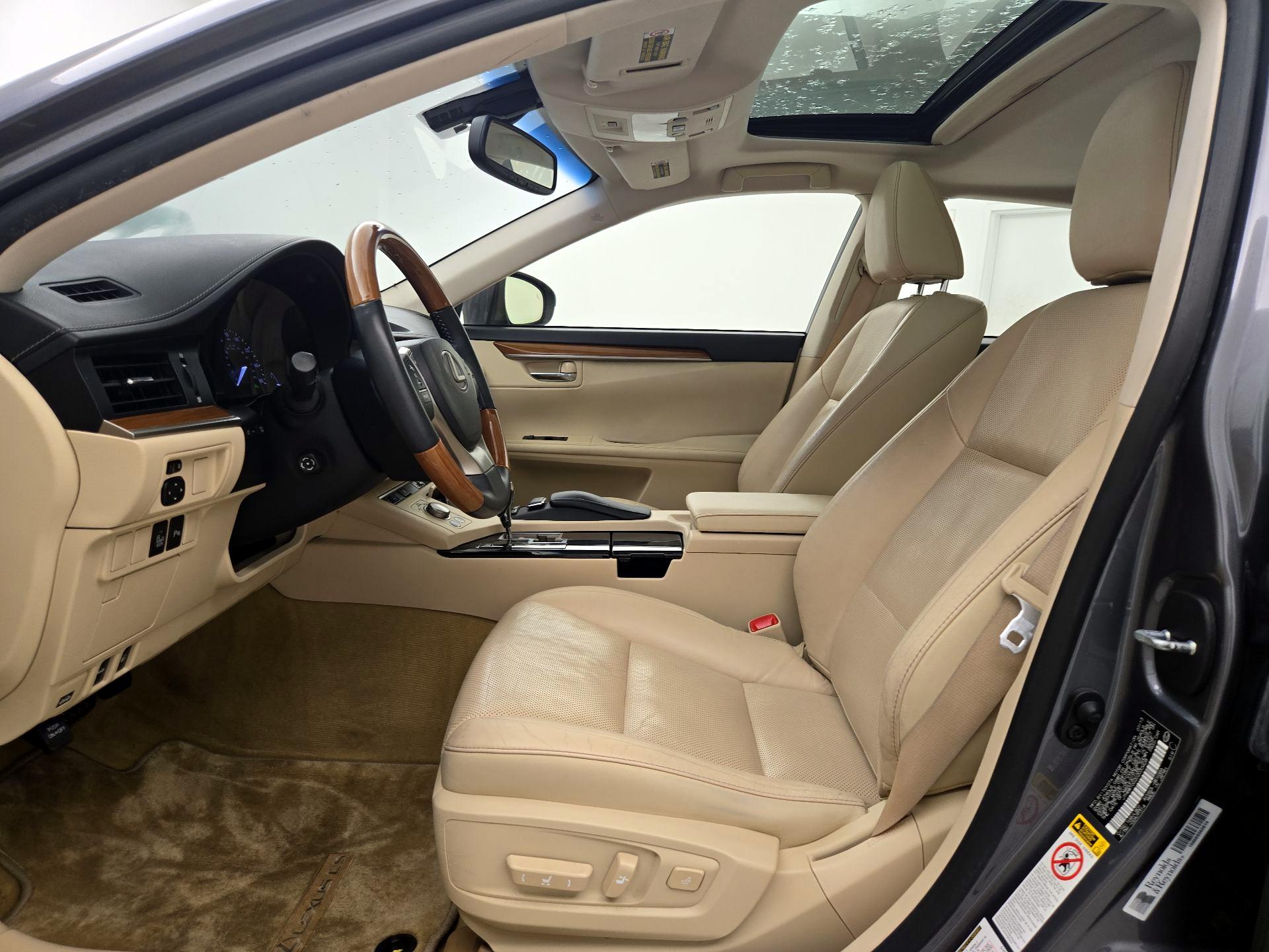 Thumbnail: 2013 Lexus ES - 11