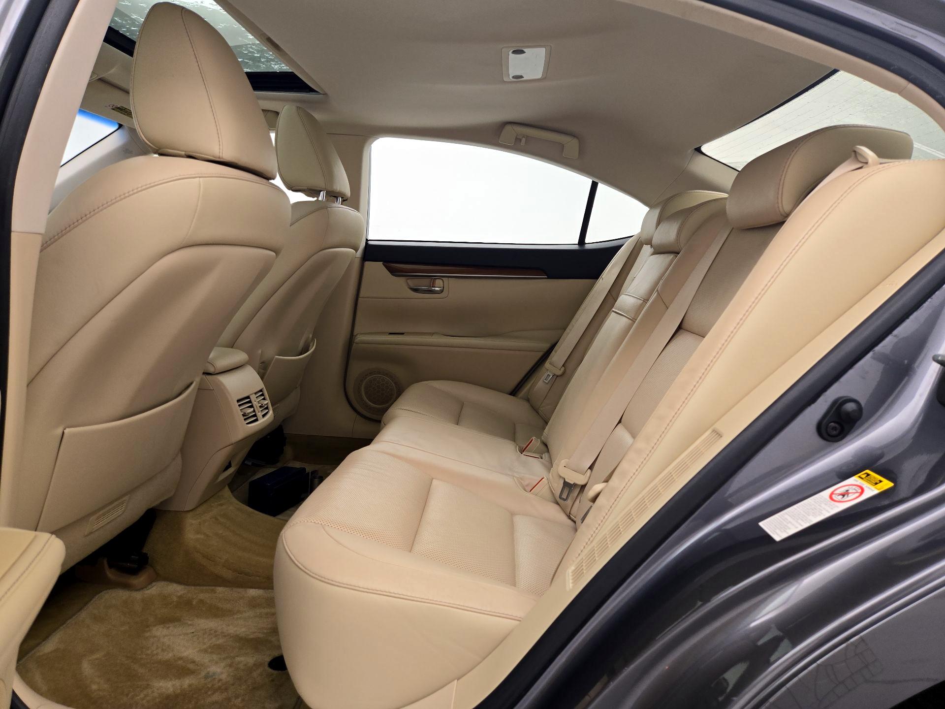 Thumbnail: 2013 Lexus ES - 20