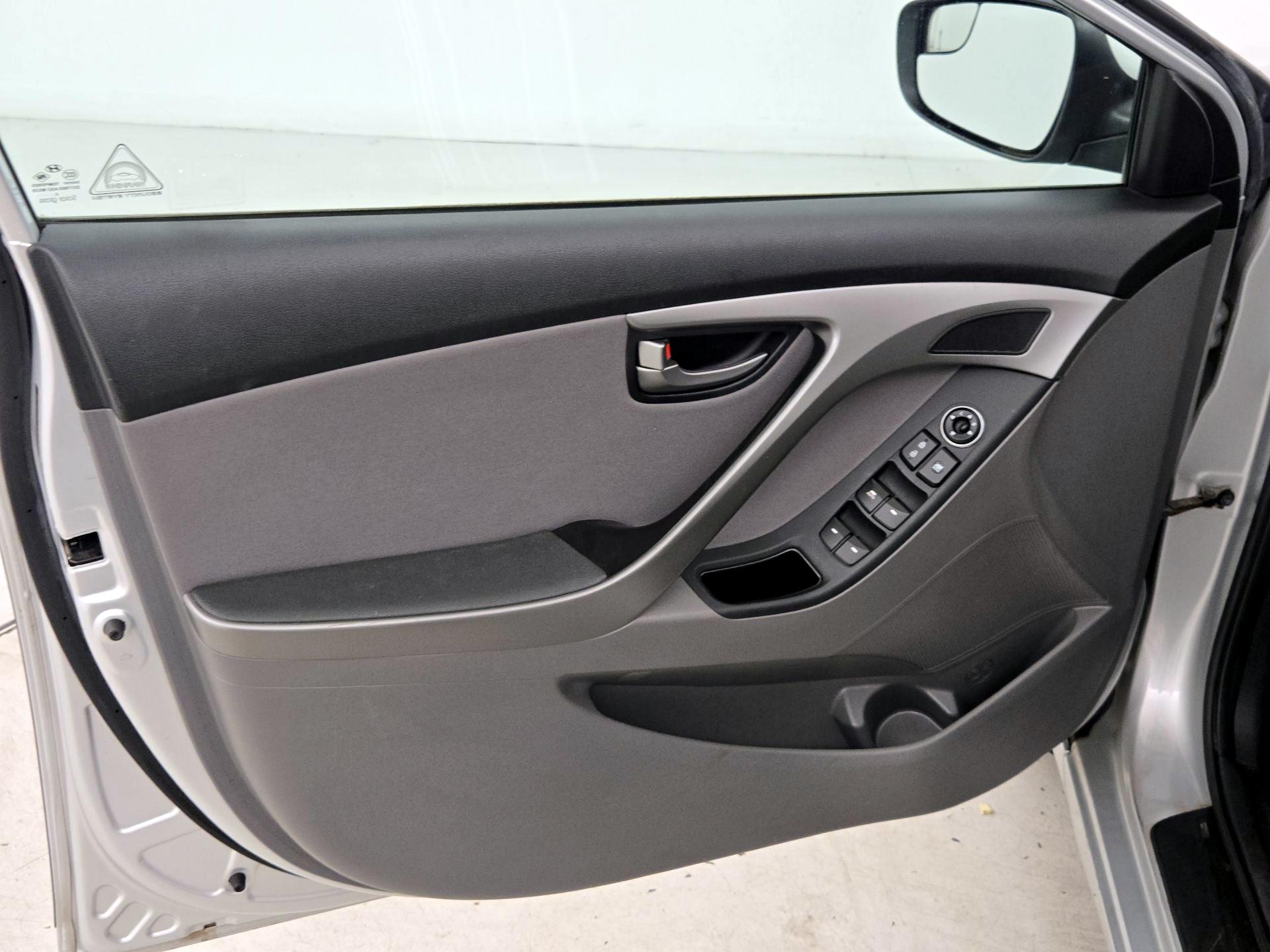 Thumbnail: 2015 Hyundai Elantra - 12