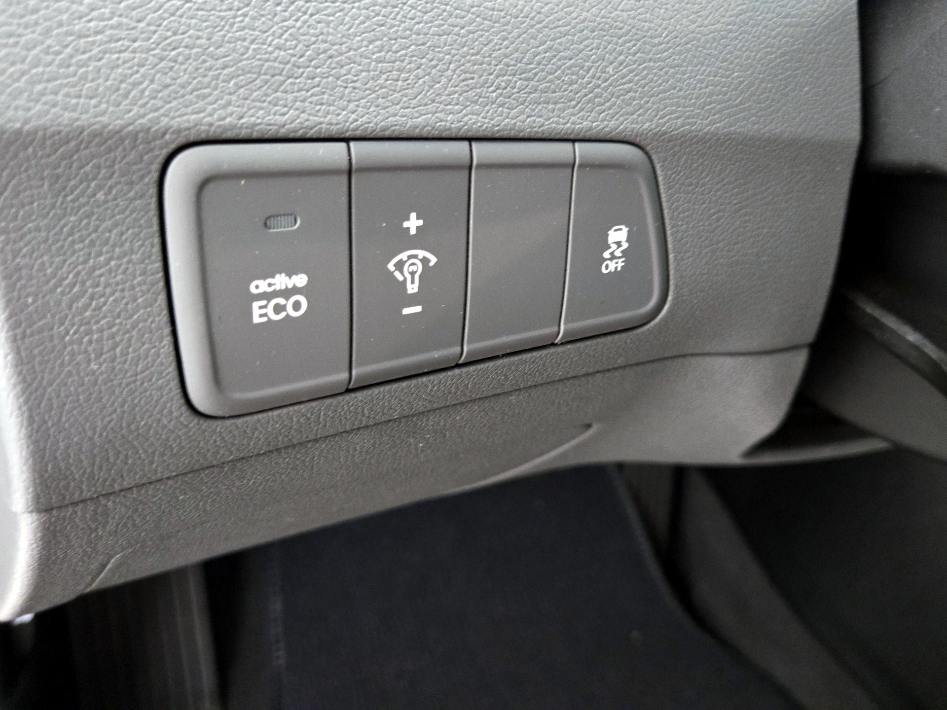 Thumbnail: 2015 Hyundai Elantra - 13