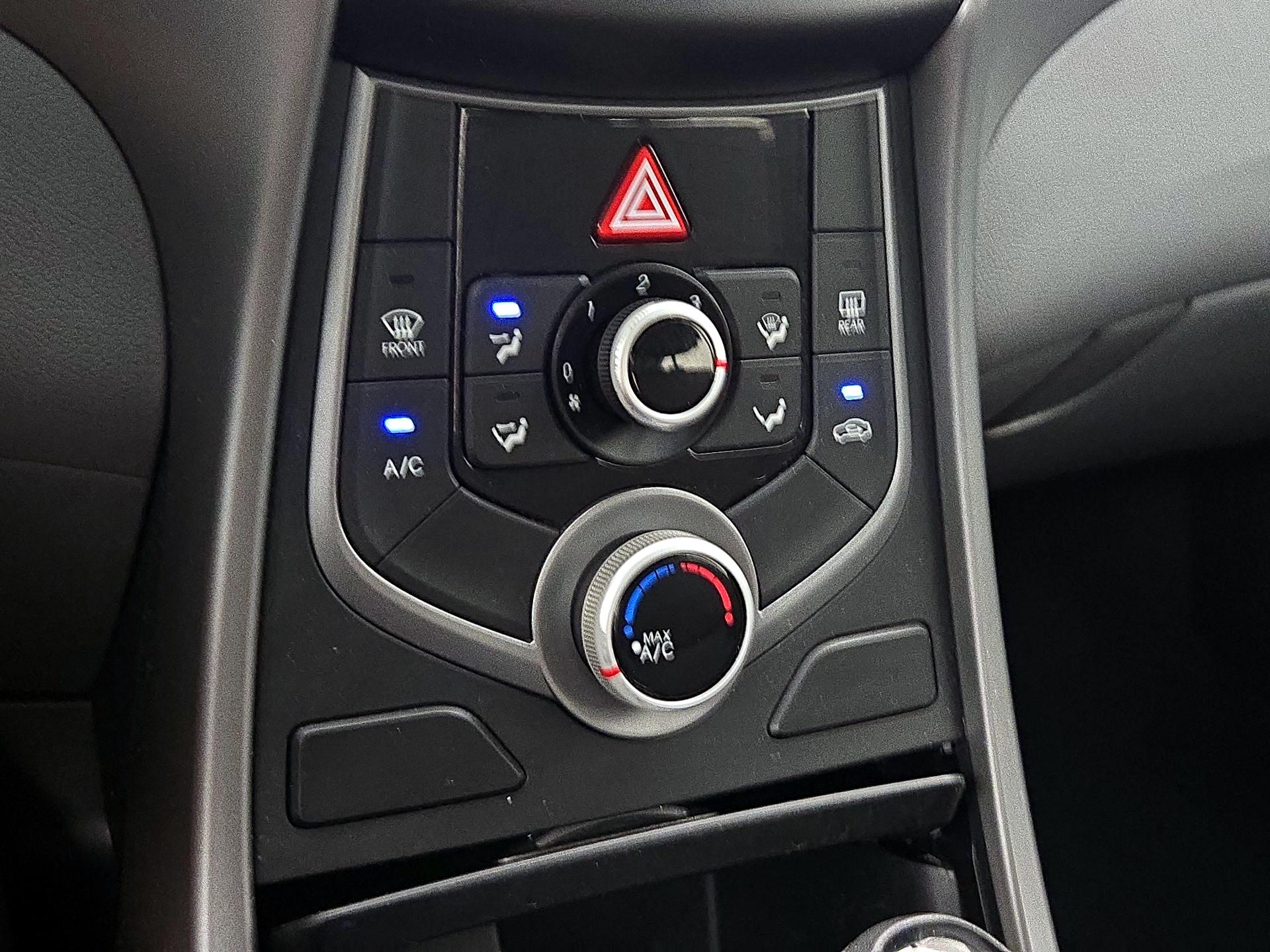 Thumbnail: 2015 Hyundai Elantra - 16