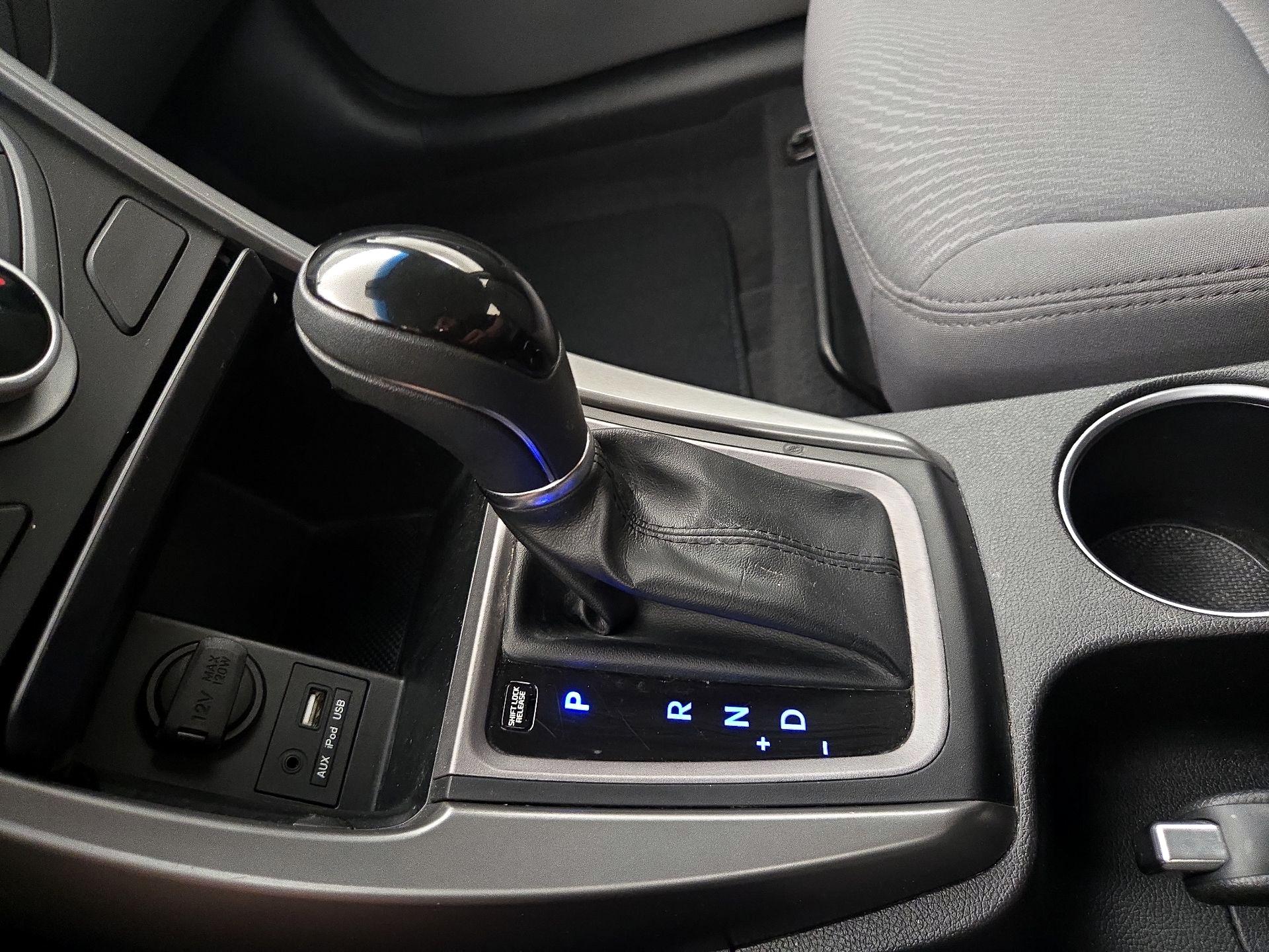 Thumbnail: 2015 Hyundai Elantra - 17