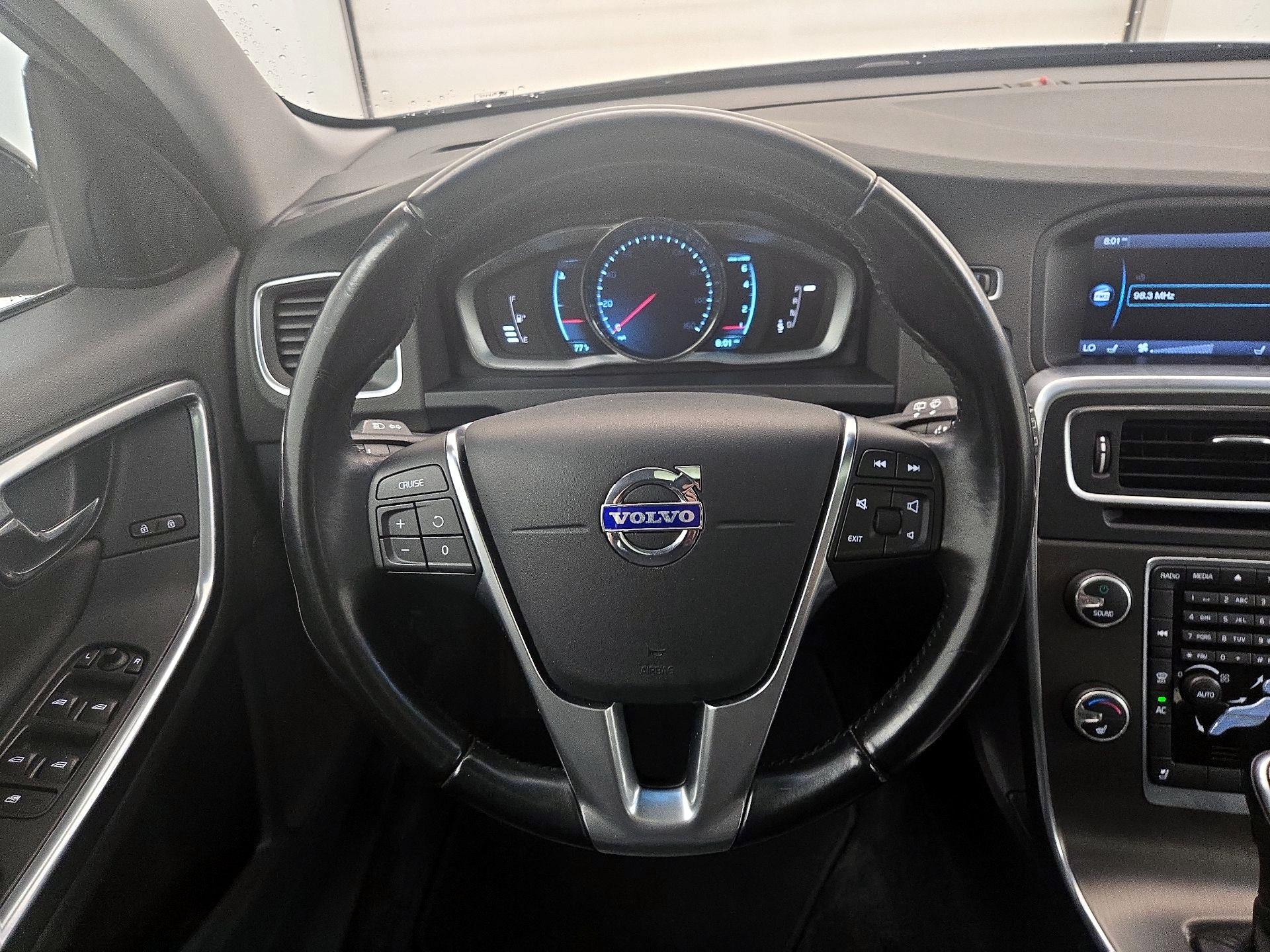 Thumbnail: 2015 Volvo V60 - 10