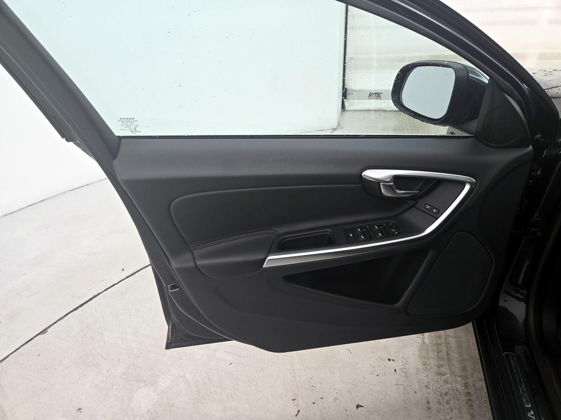 Thumbnail: 2015 Volvo V60 - 12