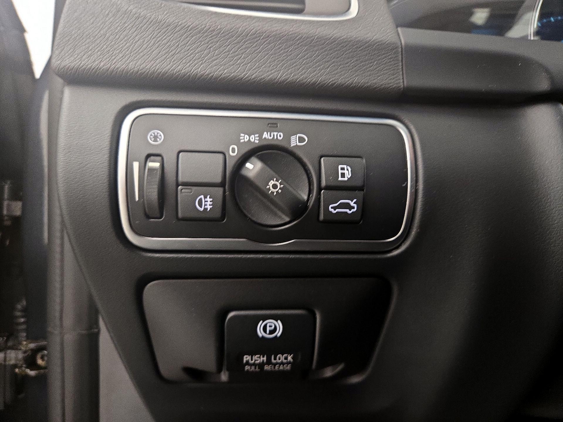 Thumbnail: 2015 Volvo V60 - 13