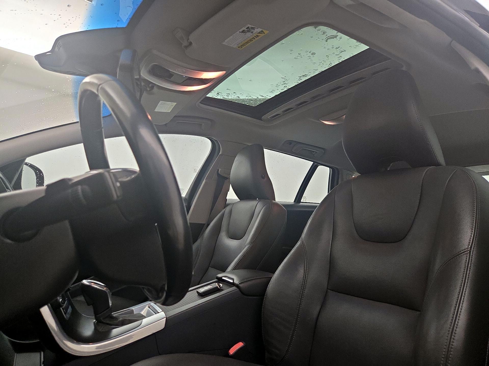 Thumbnail: 2015 Volvo V60 - 18