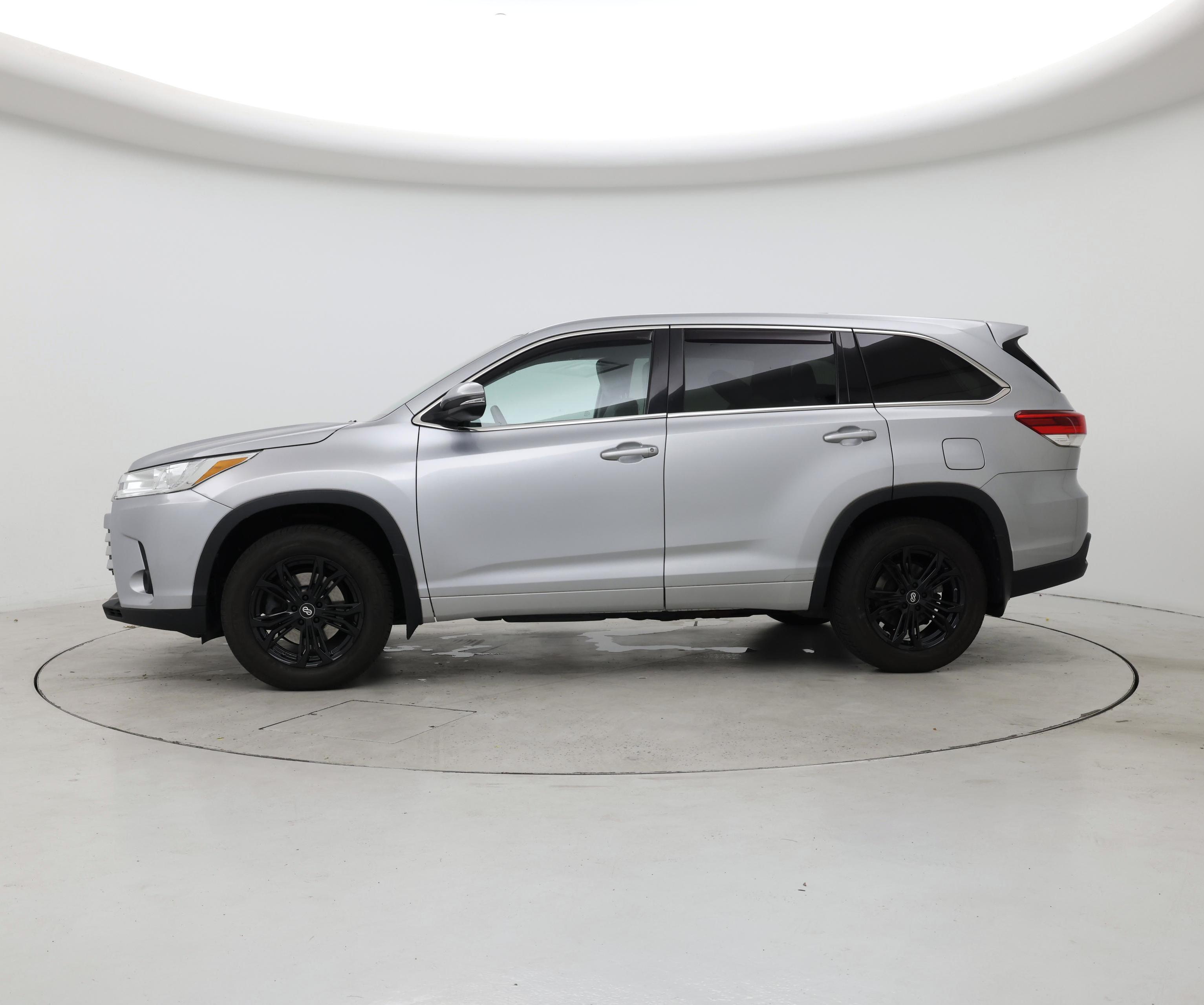 Thumbnail: 2017 Toyota Highlander - 3