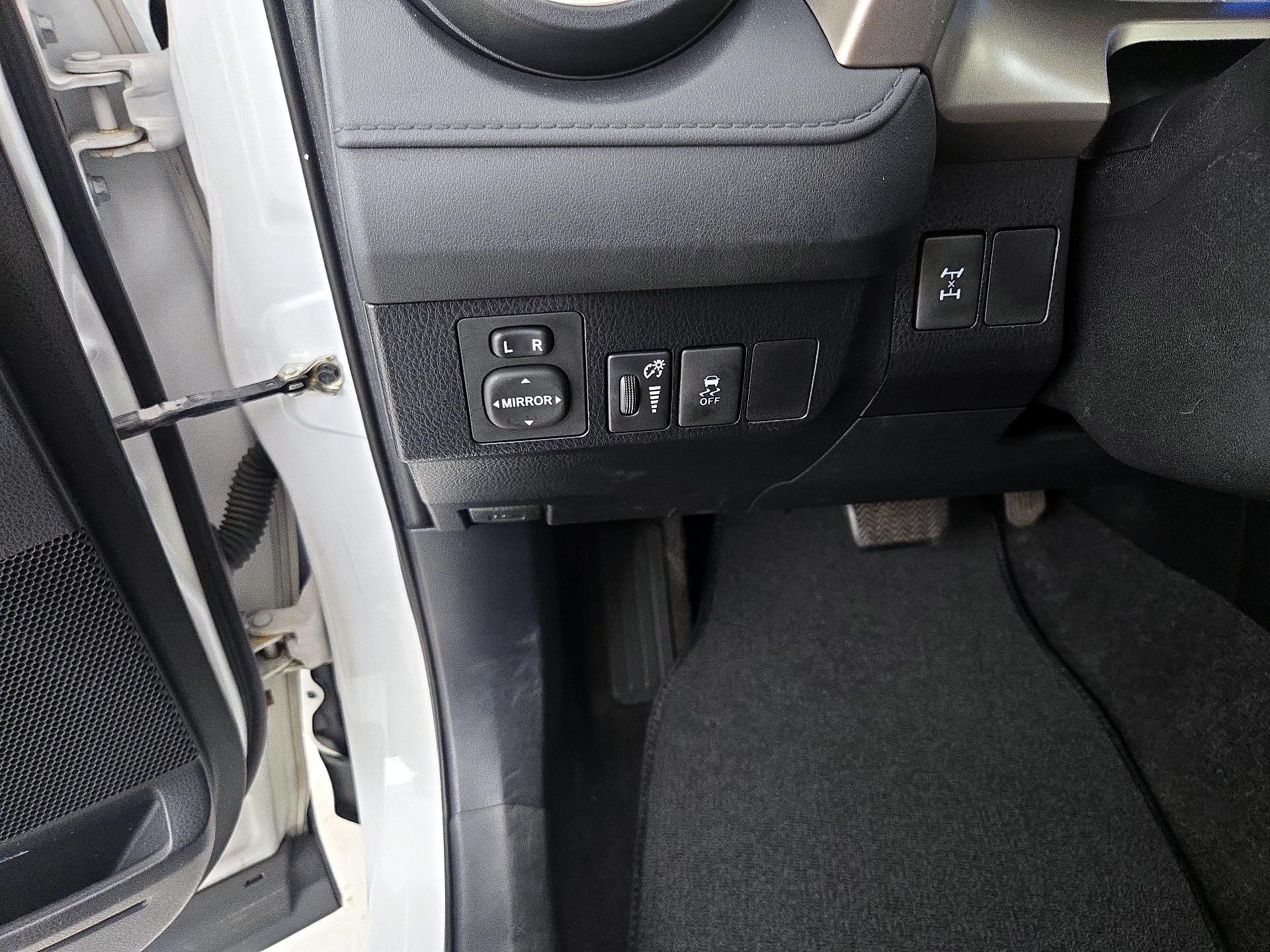 Thumbnail: 2014 Toyota RAV4 - 13