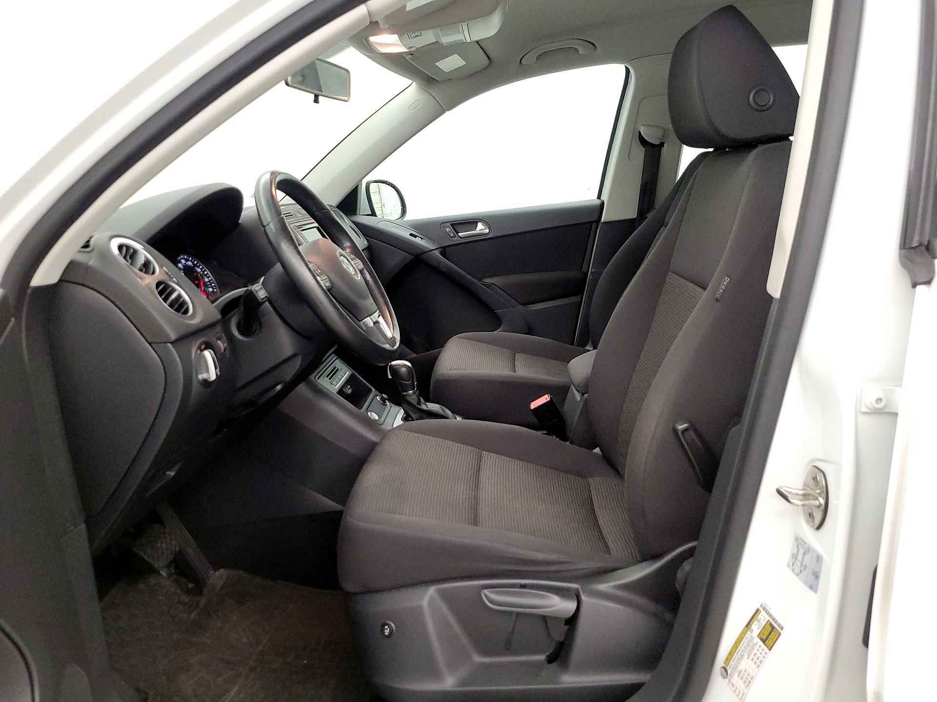 Thumbnail: 2017 Volkswagen Tiguan - 11