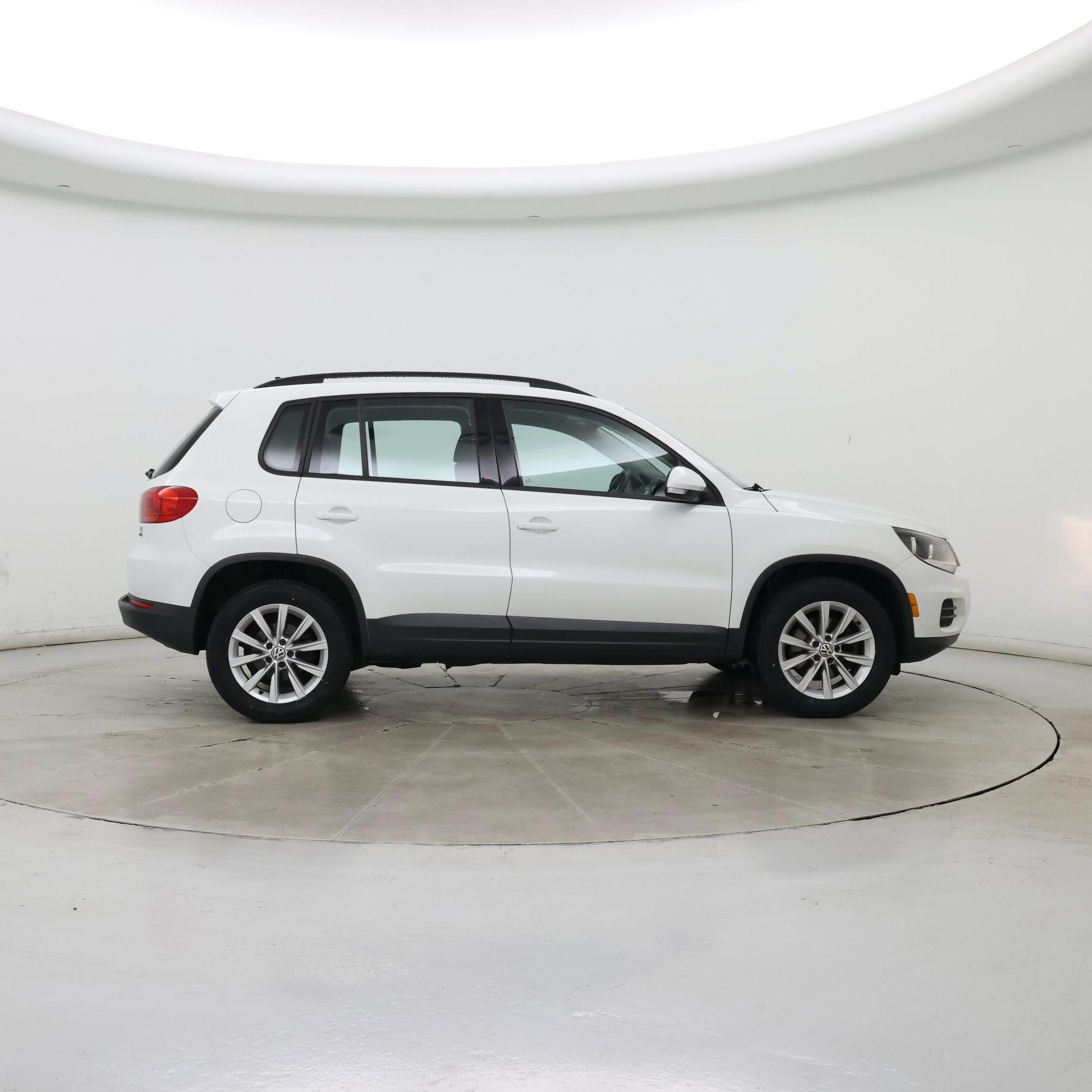 Thumbnail: 2017 Volkswagen Tiguan - 7