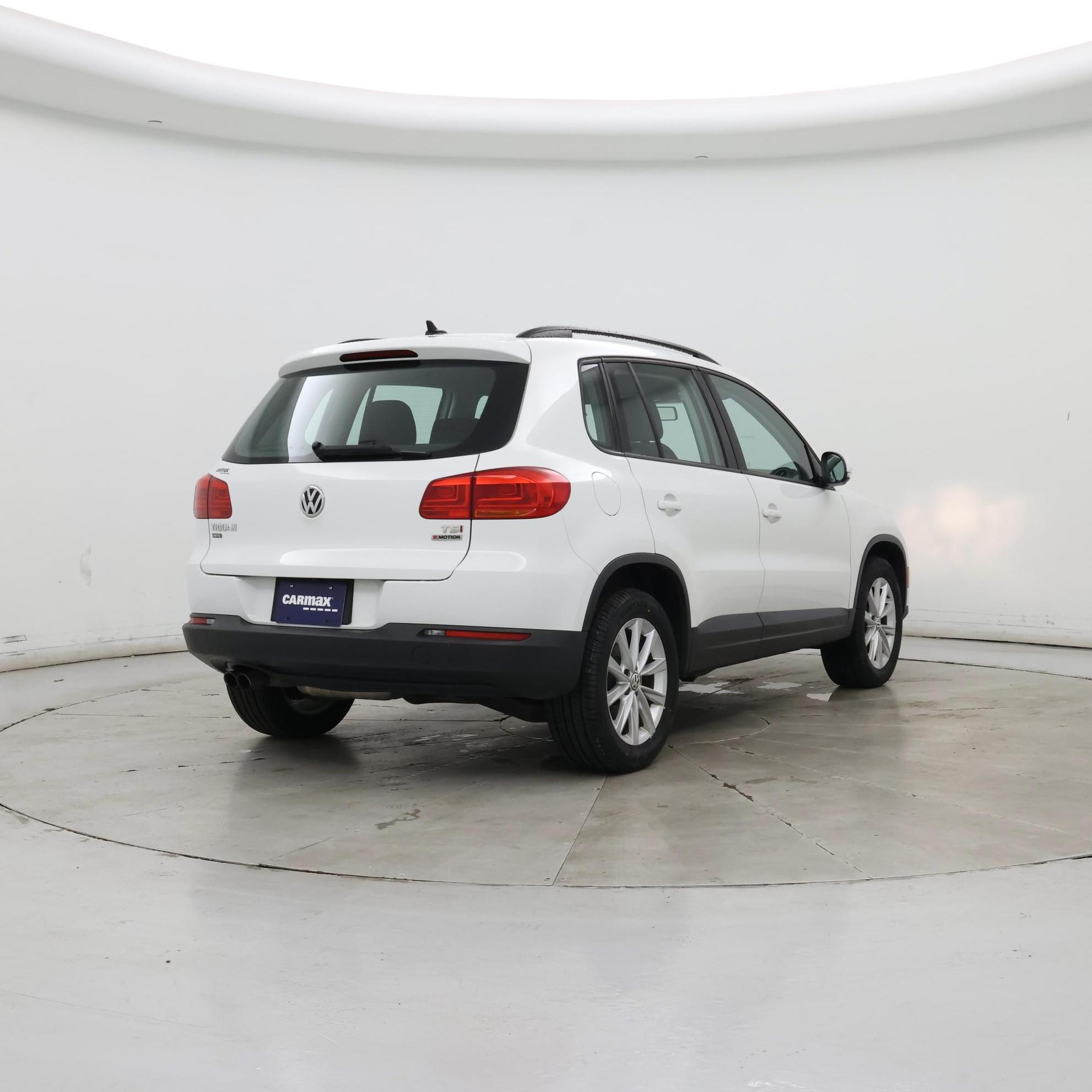Thumbnail: 2017 Volkswagen Tiguan - 8
