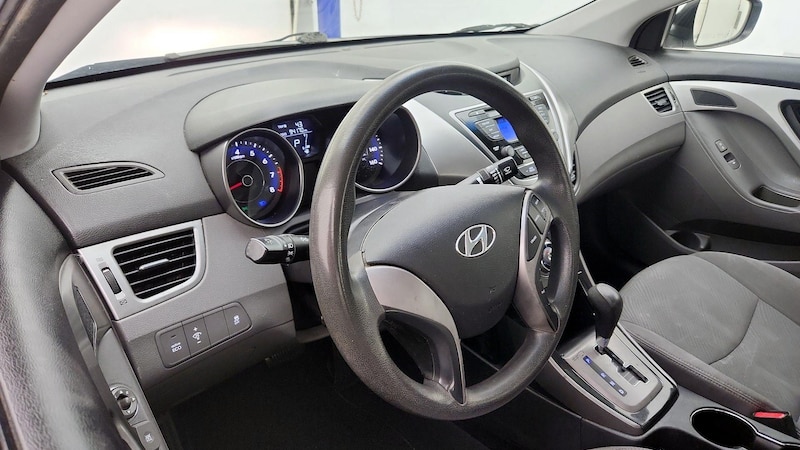 2013 Hyundai Elantra GLS 9