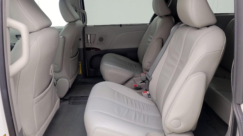 2014 Toyota Sienna XLE 21