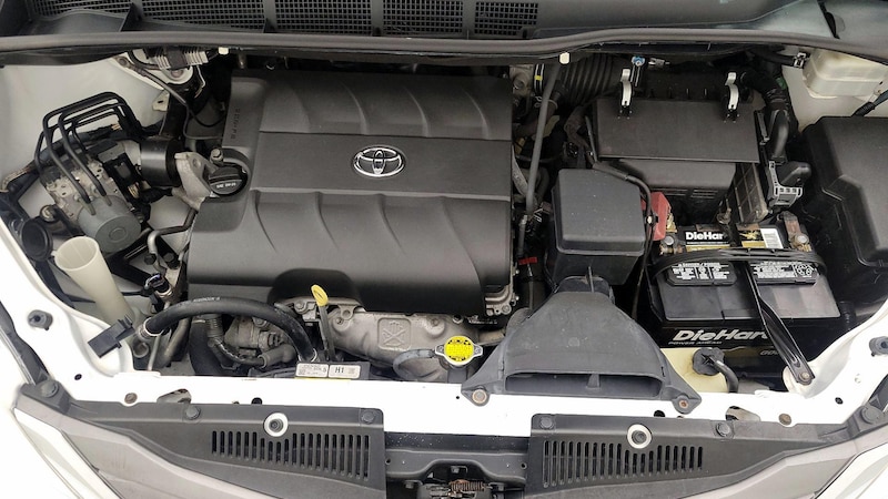 2014 Toyota Sienna XLE 25