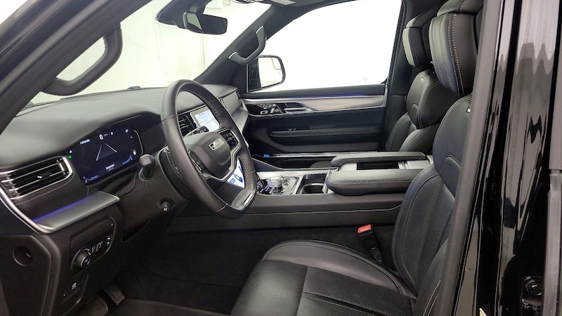 2023 Jeep Grand Wagoneer  11