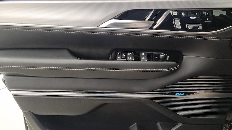 2023 Jeep Grand Wagoneer  12