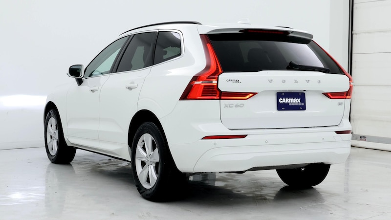 2022 Volvo XC60 B5 Momentum 2