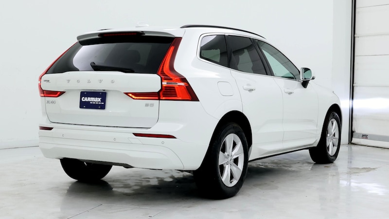 2022 Volvo XC60 B5 Momentum 8