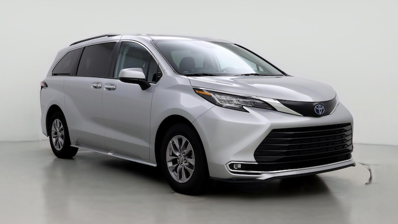 2022 Toyota Sienna XLE Hero Image