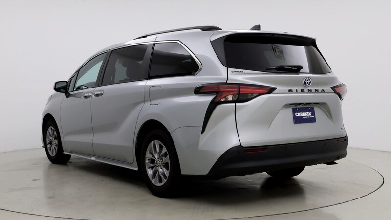 2022 Toyota Sienna XLE 2