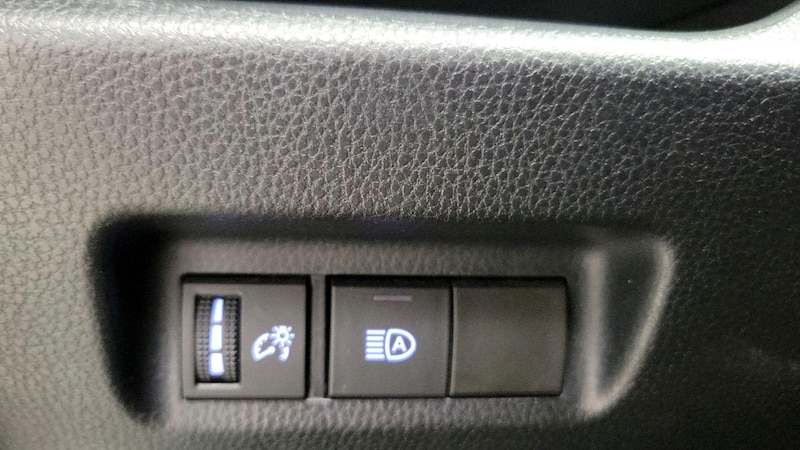 2020 Toyota RAV4 LE 13