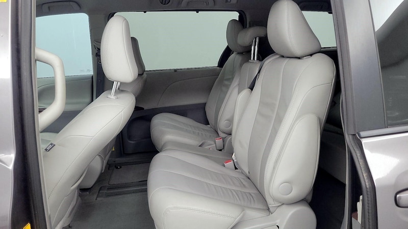 2013 Toyota Sienna XLE 18