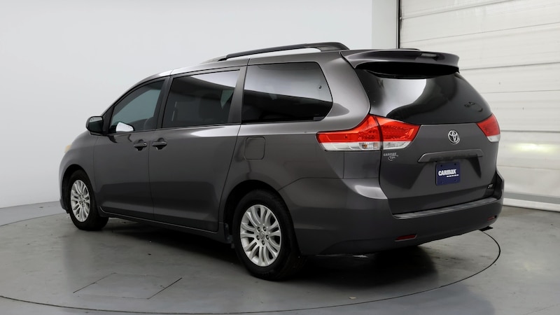 2013 Toyota Sienna XLE 2