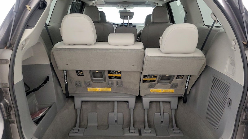 2013 Toyota Sienna XLE 20