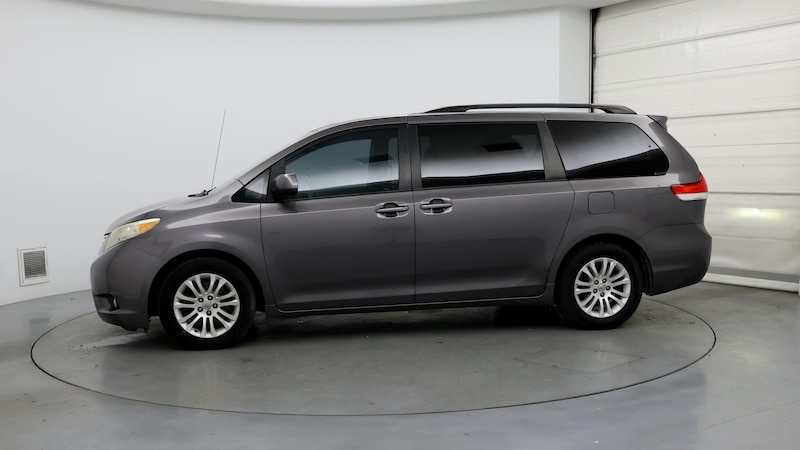 2013 Toyota Sienna XLE 3