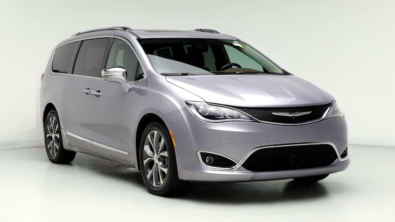 2017 Chrysler Pacifica Limited Hero Image