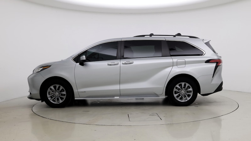 2021 Toyota Sienna XLE 3