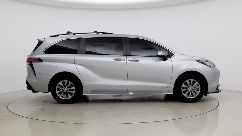 2021 Toyota Sienna XLE 7