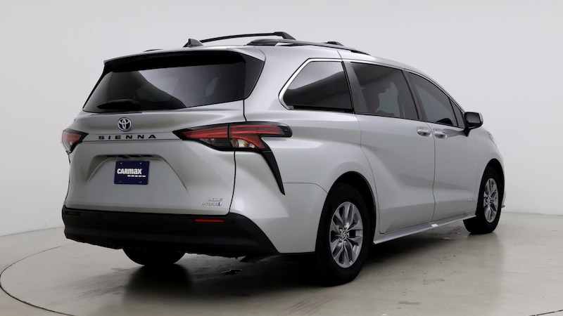 2021 Toyota Sienna XLE 8