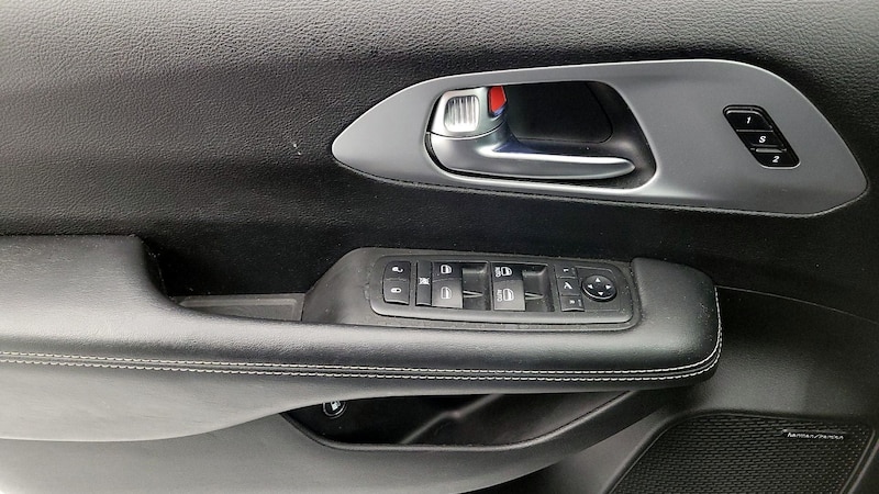 2019 Chrysler Pacifica Hybrid Limited 12