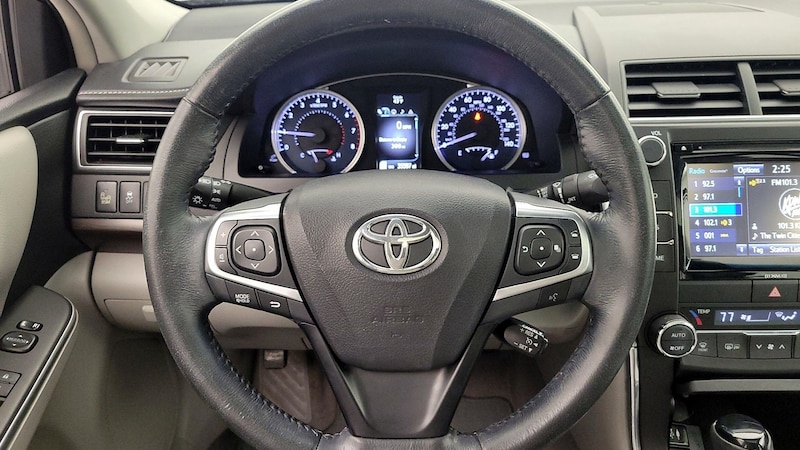 2016 Toyota Camry XLE 10