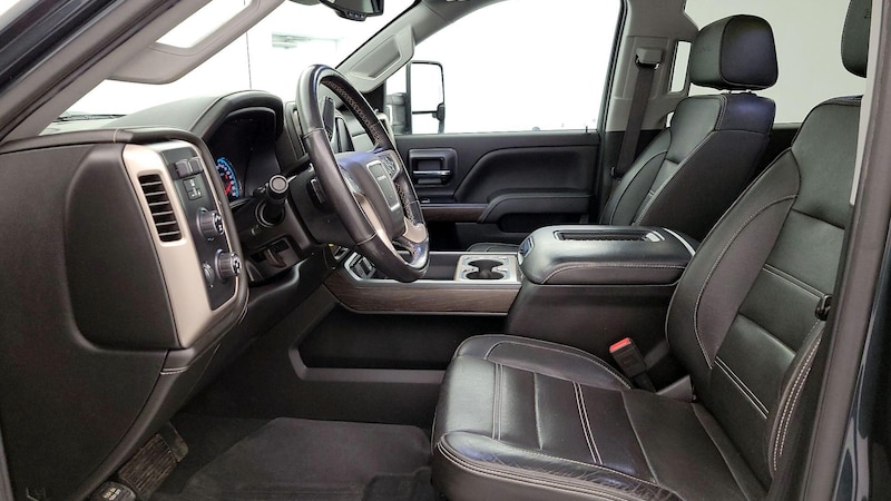 2019 GMC Sierra 2500 Denali 11