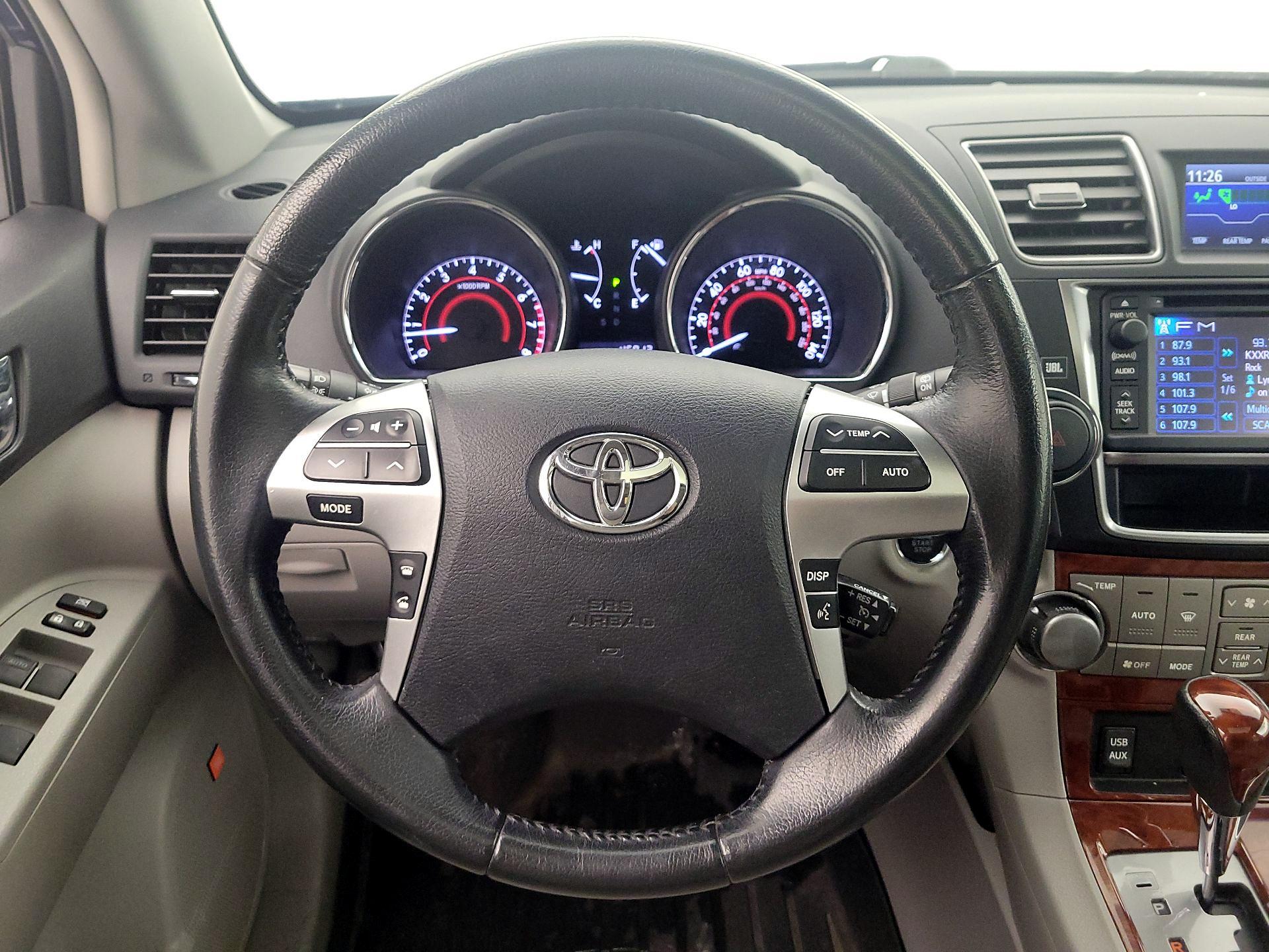 Thumbnail: 2013 Toyota Highlander - 10