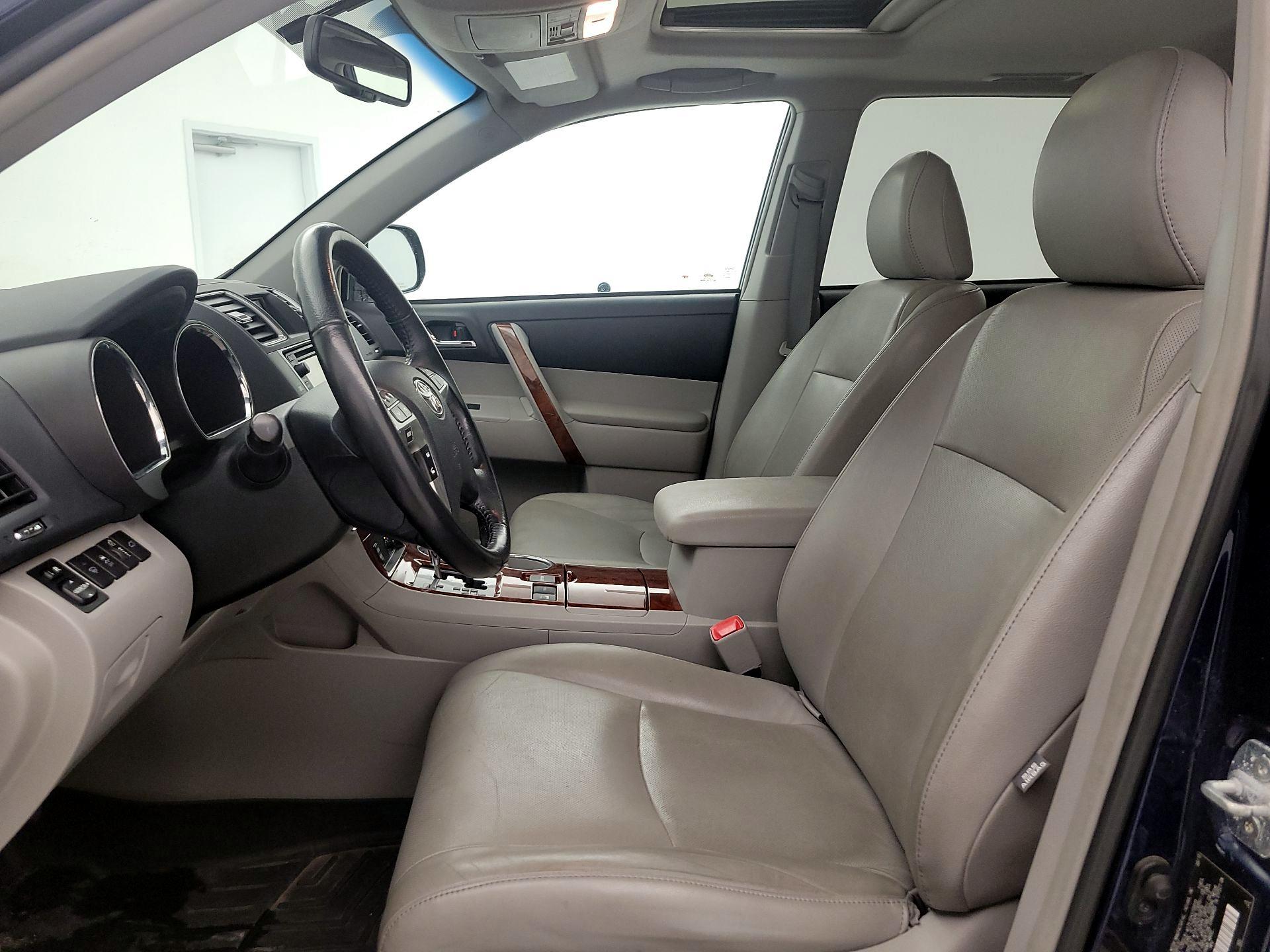 Thumbnail: 2013 Toyota Highlander - 11