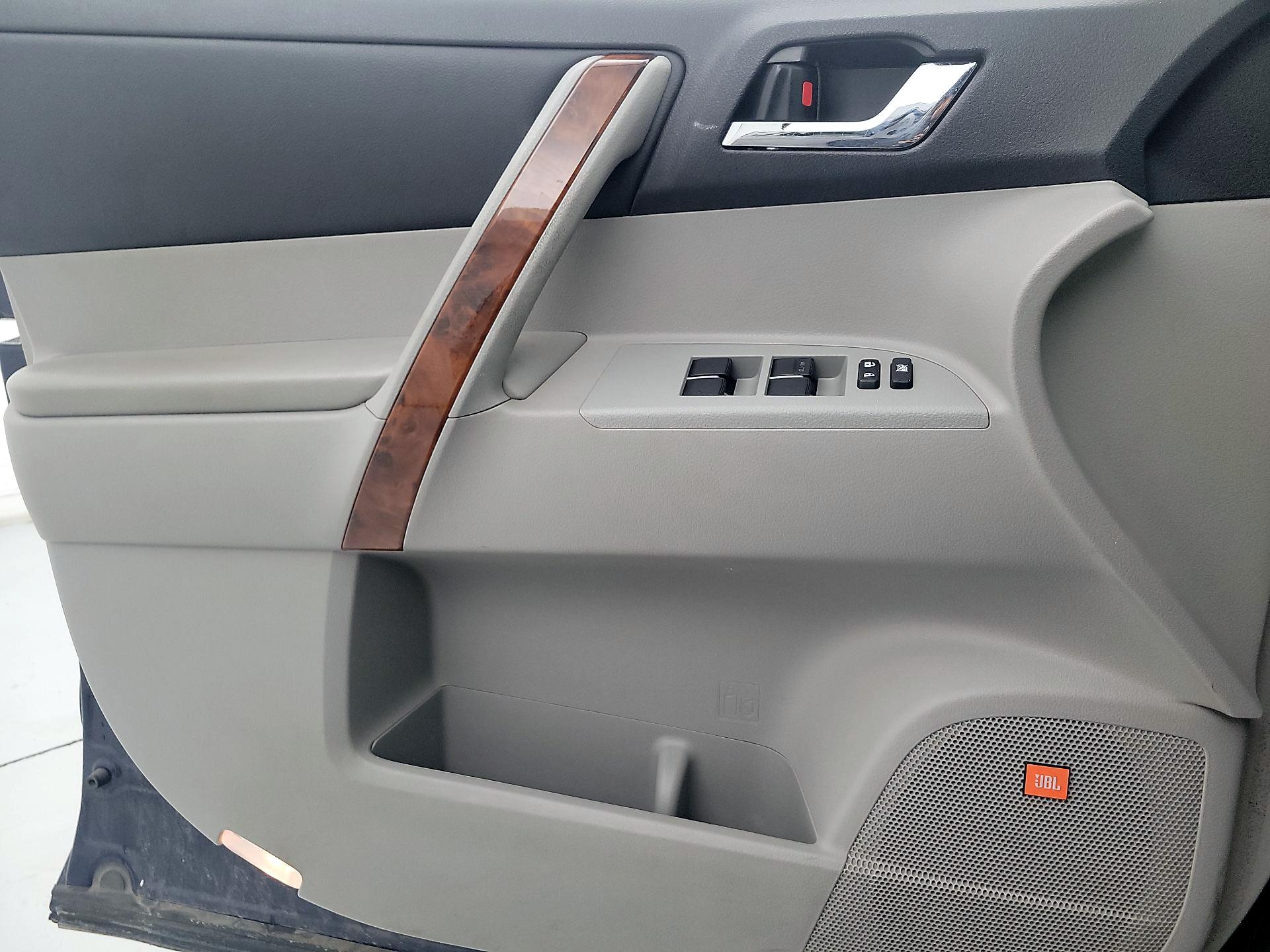 Thumbnail: 2013 Toyota Highlander - 12