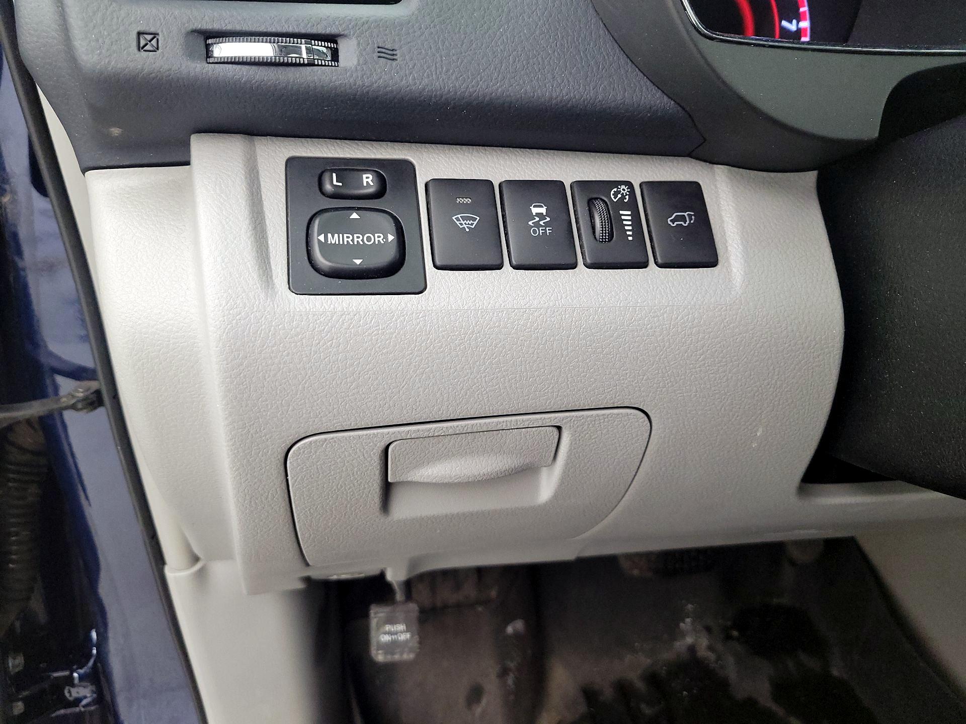 Thumbnail: 2013 Toyota Highlander - 13